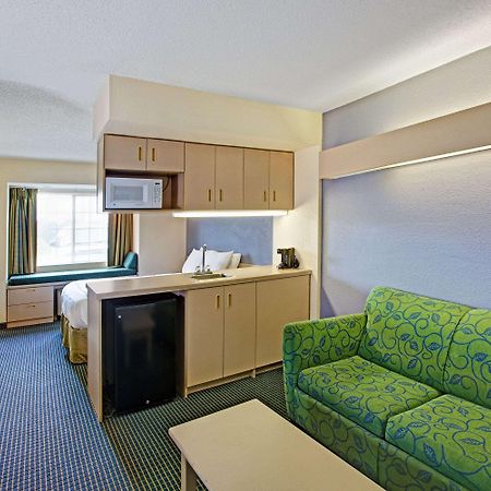 Microtel Inn & Suites By Wyndham Стейтсвилл Экстерьер фото
