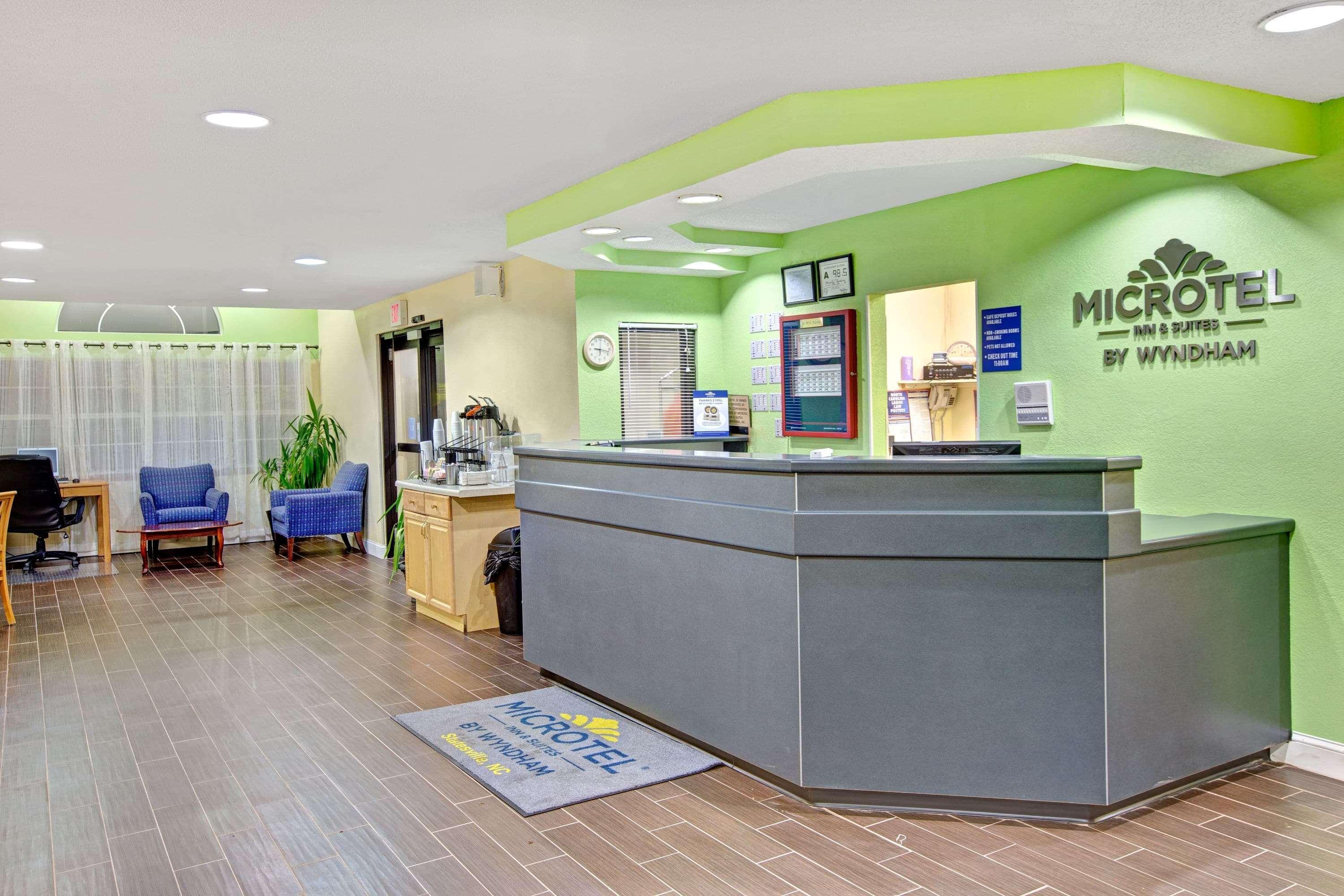 Microtel Inn & Suites By Wyndham Стейтсвилл Экстерьер фото