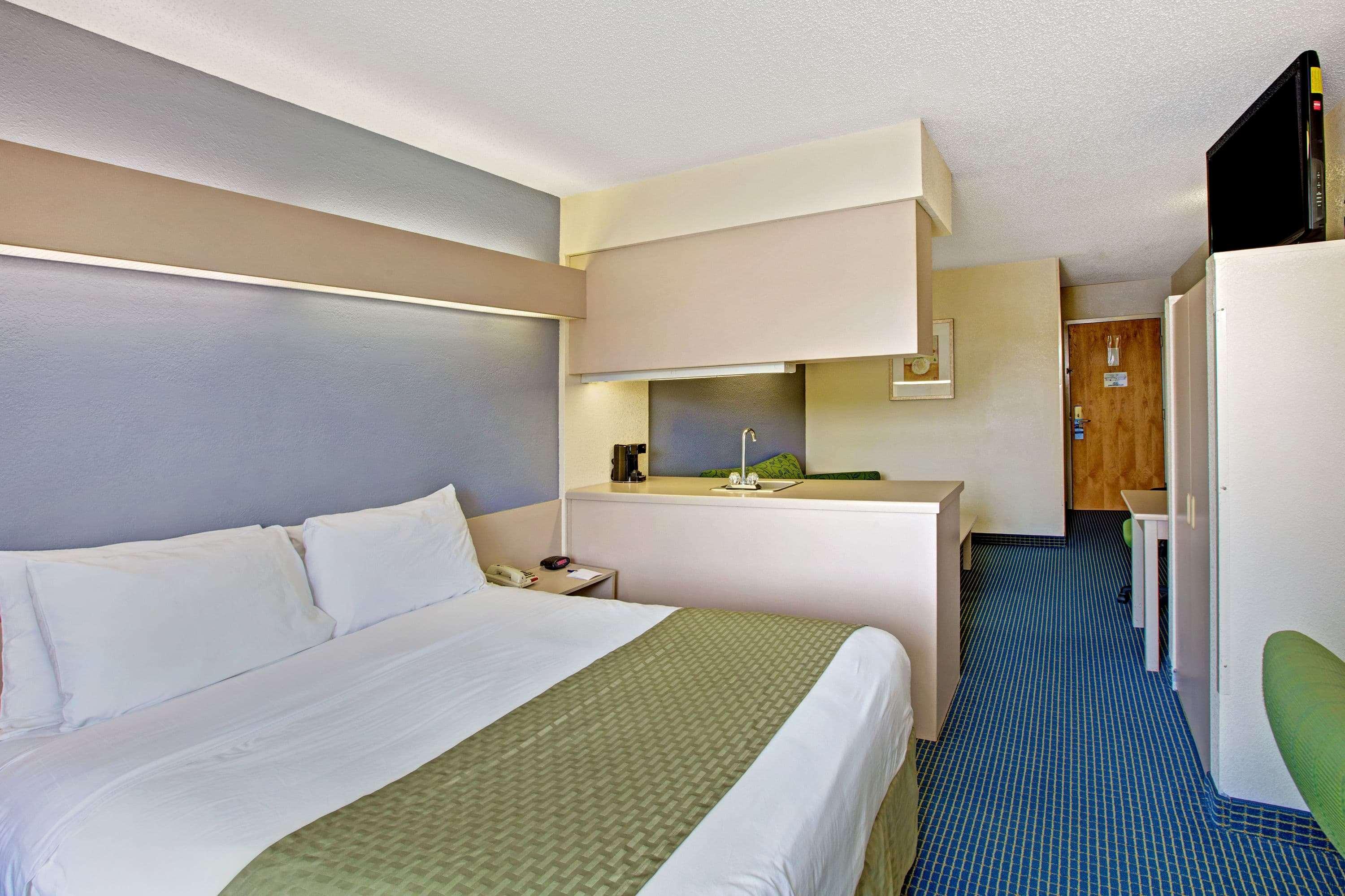 Microtel Inn & Suites By Wyndham Стейтсвилл Экстерьер фото