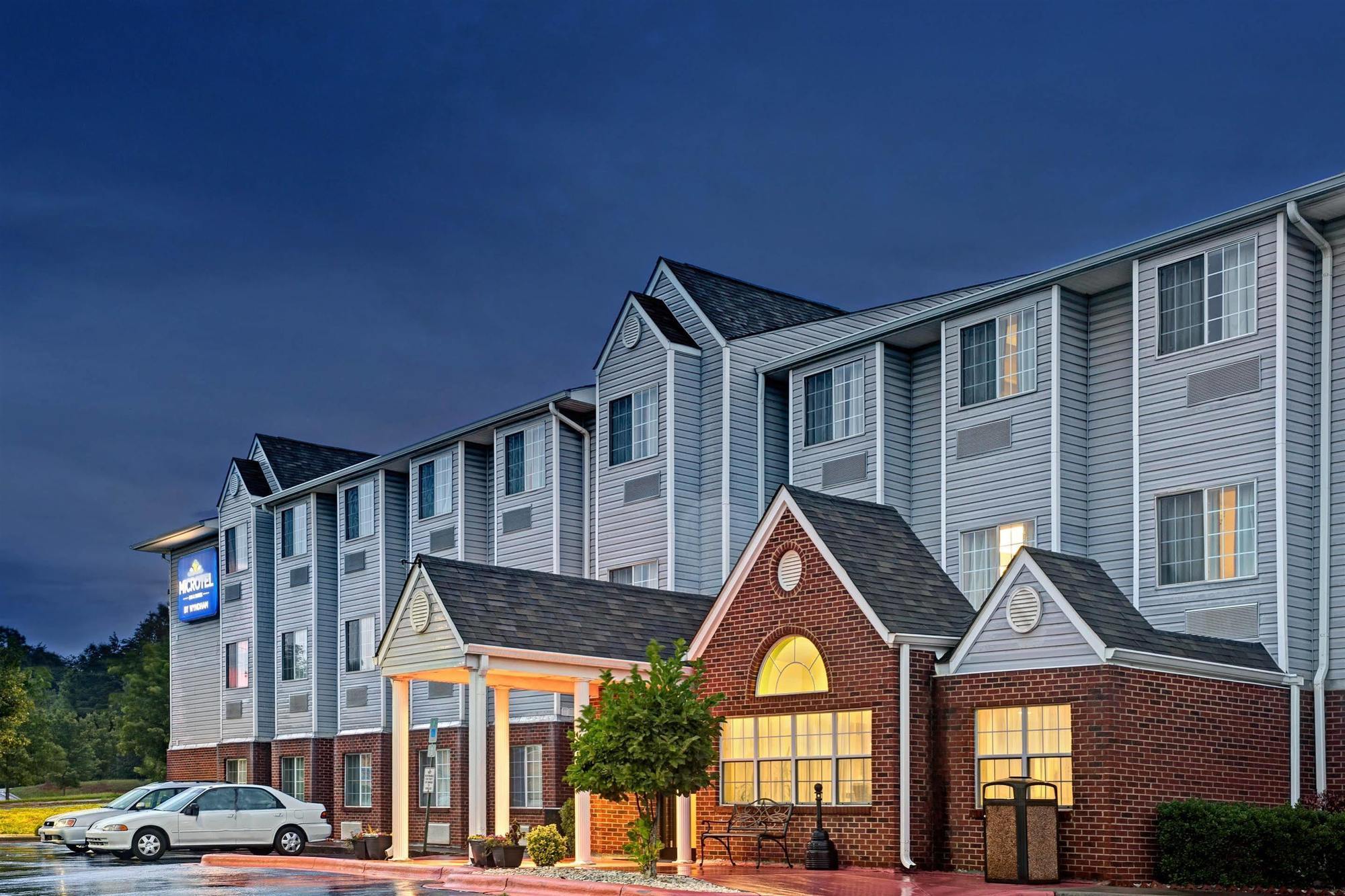 Microtel Inn & Suites By Wyndham Стейтсвилл Экстерьер фото