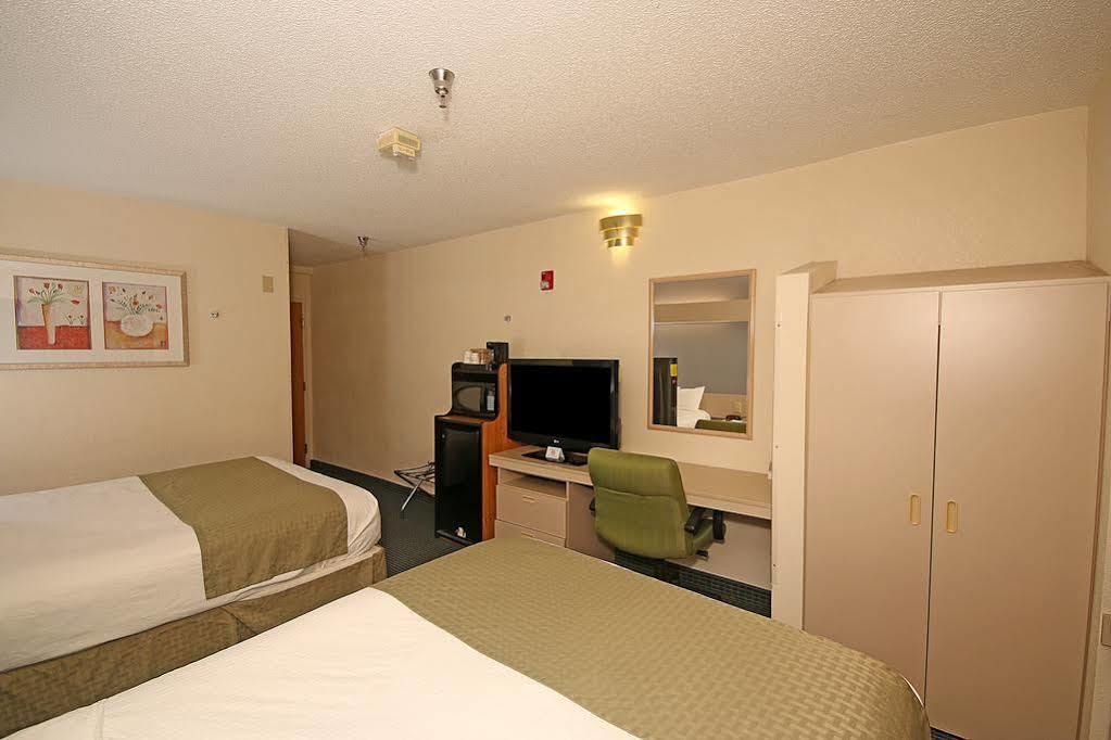 Microtel Inn & Suites By Wyndham Стейтсвилл Экстерьер фото